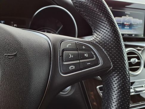 Used 2018 Mercedes-Benz GLC 300 GLC 300 w/ Premium Package image 18