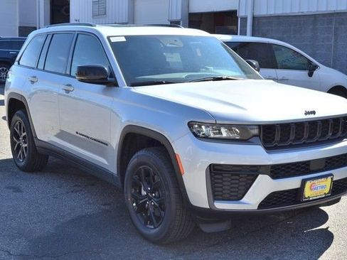 New 2026 Jeep Grand Cherokee Altitude image 2