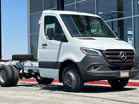 New 2024 Mercedes-Benz Sprinter 4500 image 9