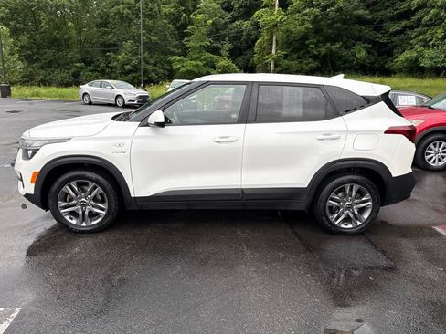 Used 2021 Kia Seltos LX AWD/4WD image 2