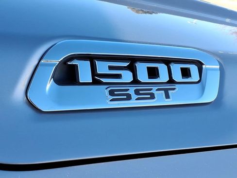 Used 2025 RAM 1500 Laramie image 4