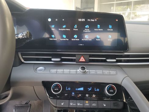 Used 2025 Hyundai Elantra SEL FWD image 14