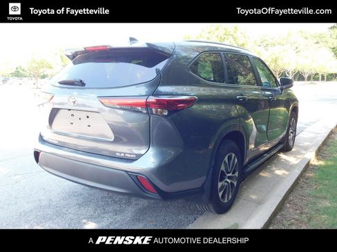 Used 2023 Toyota Highlander XLE AWD/4WD image 11