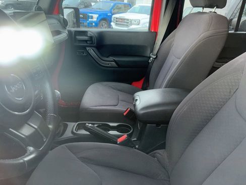 Used 2013 Jeep Wrangler Unlimited Sport image 2