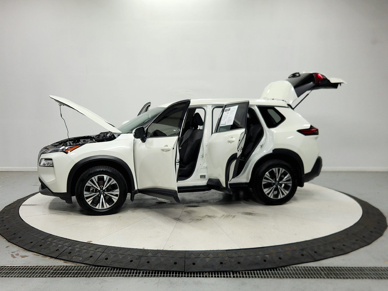 Used 2023 Nissan Rogue SV FWD image 13