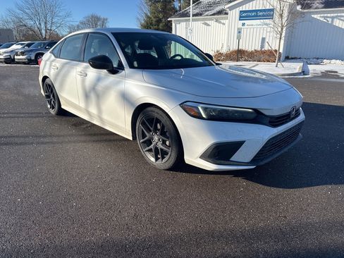 Used 2022 Honda Civic Sport image 3