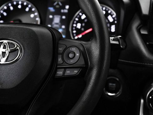 Used 2022 Toyota RAV4 XLE image 17