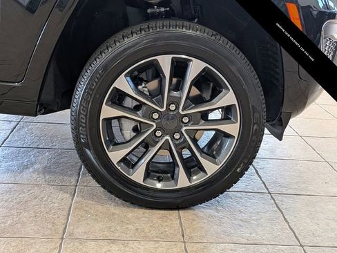 New 2025 Jeep Grand Cherokee Overland w/ Luxury Tech Group IV AWD/4WD image 11