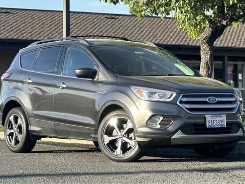 Used 2018 Ford Escape SEL image 2