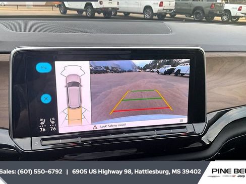 Used 2025 Volkswagen Atlas SE image 15