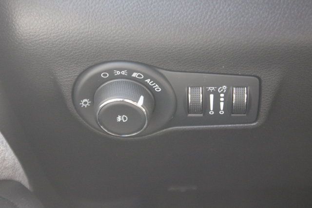 Used 2024 Jeep Compass Latitude AWD/4WD image 18