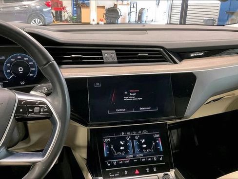 Certified 2024 Audi Q8 e-tron Premium Plus w/ Premium Plus Package AWD/4WD image 6