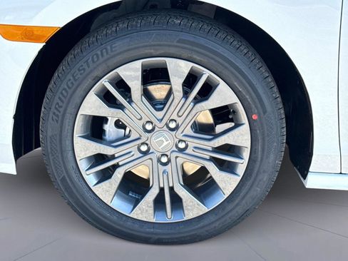 New 2026 Honda Odyssey Touring image 11
