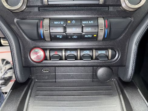 Used 2020 Ford Mustang Shelby GT500 w/ Carbon Fiber Track Pack image 33