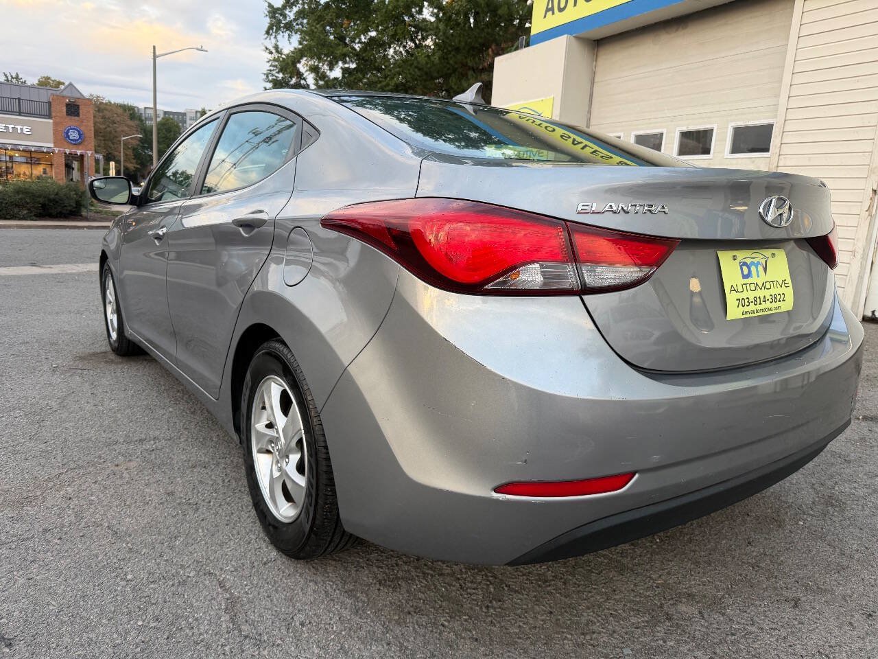Used 2015 Hyundai Elantra SE FWD image 8