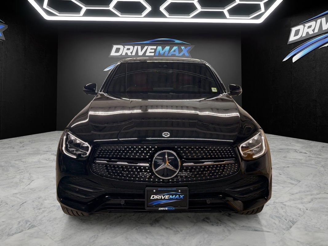 Used 2023 Mercedes-Benz GLC 300 4MATIC Coupe image 2
