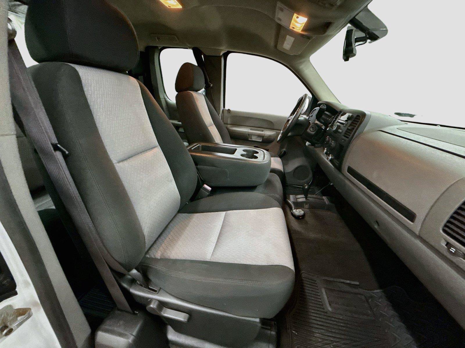 Used 2009 Chevrolet Silverado 2500 W/T AWD/4WD image 17