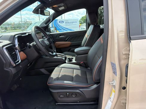 Certified 2024 GMC Canyon AT4 AWD/4WD image 9