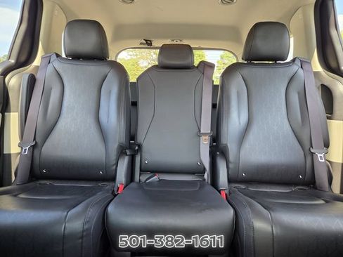 Used 2023 Kia Carnival LX FWD image 12