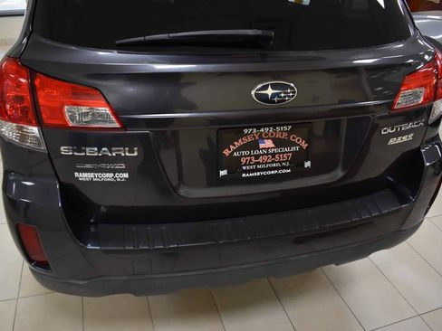 Used 2011 Subaru Outback 2.5i Premium w/ All-Weather Pkg AWD/4WD image 47