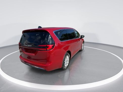 Used 2024 Chrysler Pacifica Touring-L FWD image 18