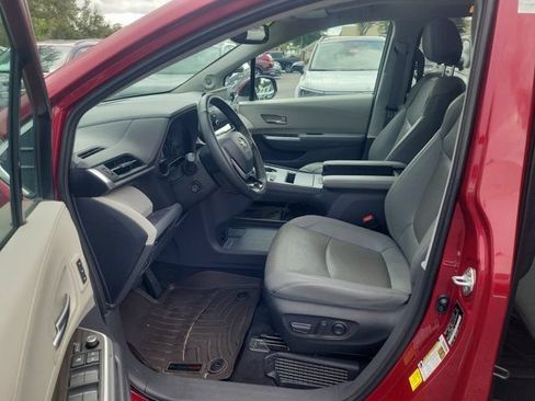 Used 2023 Toyota Sienna Limited AWD/4WD image 17