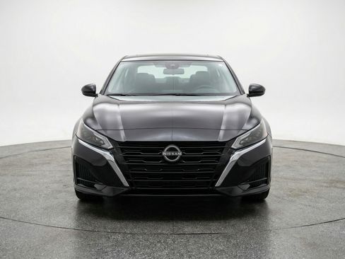 Used 2025 Nissan Altima 2.5 SV image 2