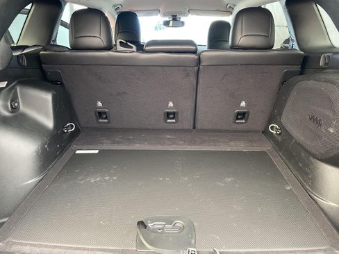Used 2019 Jeep Cherokee Limited AWD/4WD image 14