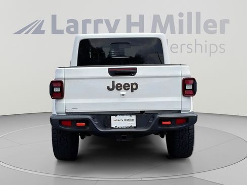 Certified 2025 Jeep Gladiator Mojave w/ Convenience Group AWD/4WD image 5