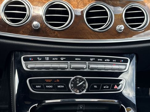 Used 2017 Mercedes-Benz E 300 4MATIC image 21