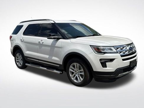 Used 2018 Ford Explorer XLT w/ Equipment Group 201A AWD/4WD image 9