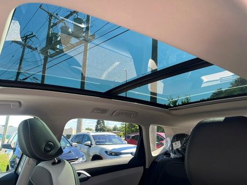 New 2025 Volkswagen Taos SE image 16