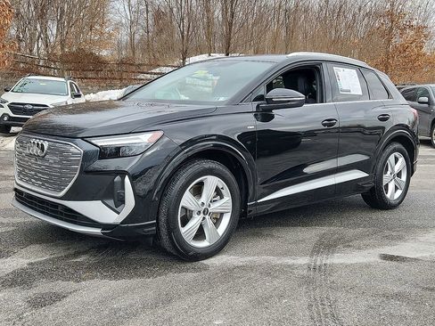 Used 2024 Audi Q4 e-tron Premium Plus image 3