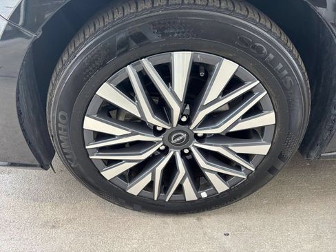 Used 2025 Nissan Altima 2.5 SV FWD image 30