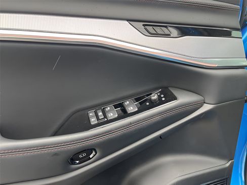 Used 2025 Jeep Wagoneer S Limited image 21