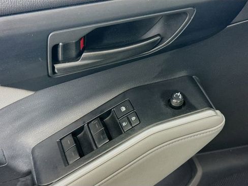 Used 2023 Toyota Highlander L image 17