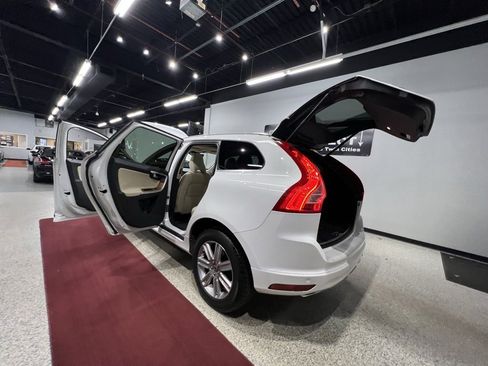 Used 2017 Volvo XC60 T5 Inscription w/ Preferred Option Package image 56