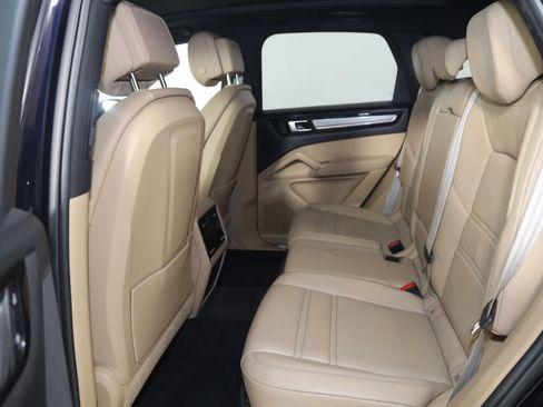 Used 2022 Porsche Cayenne Platinum Edition w/ Premium Package Plus image 38
