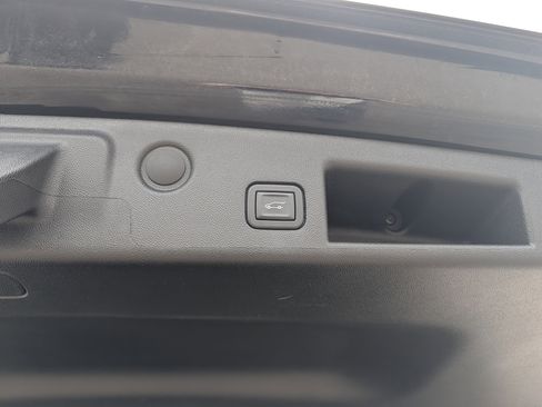 Used 2023 Chevrolet Equinox RS AWD/4WD image 19
