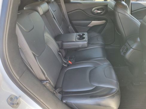 Used 2018 Jeep Cherokee Limited FWD image 51