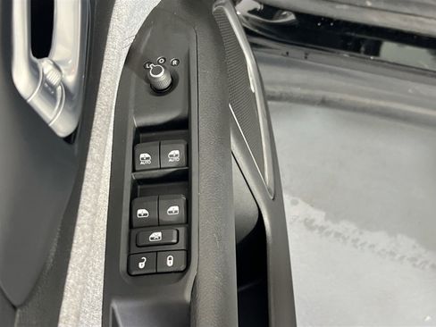 Used 2022 Jeep Compass Latitude w/ Sun and Sound Group image 17