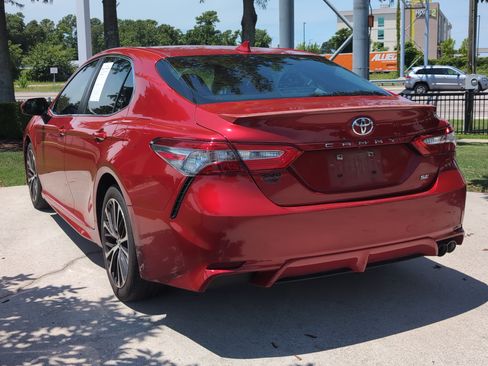 Used 2019 Toyota Camry SE FWD image 8