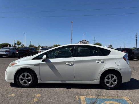 Used 2015 Toyota Prius Two FWD image 6