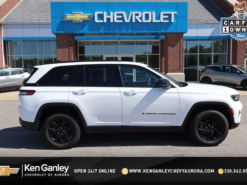 Used 2024 Jeep Grand Cherokee Altitude AWD/4WD image 1