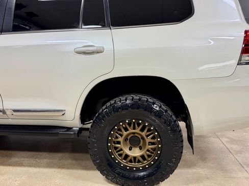 Used 2016 Toyota Land Cruiser AWD/4WD image 17