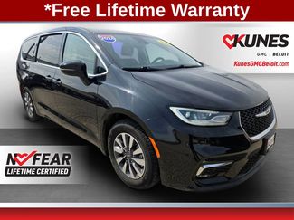 Used 2024 Chrysler Pacifica Select video 1