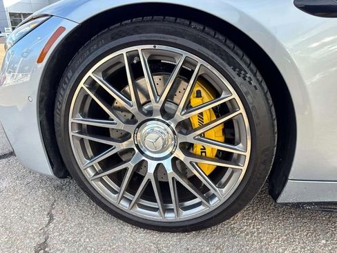 Used 2022 Mercedes-Benz SL 55 AMG 4MATIC w/ Driver Assistance Package image 30