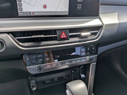 Certified 2026 Kia Seltos EX w/ EX Sunroof Package FWD image 24