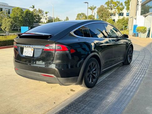 Used 2018 Tesla Model X 75D image 4