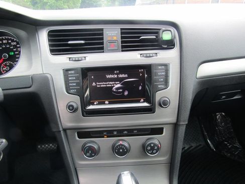 Used 2015 Volkswagen Golf TDI FWD image 6